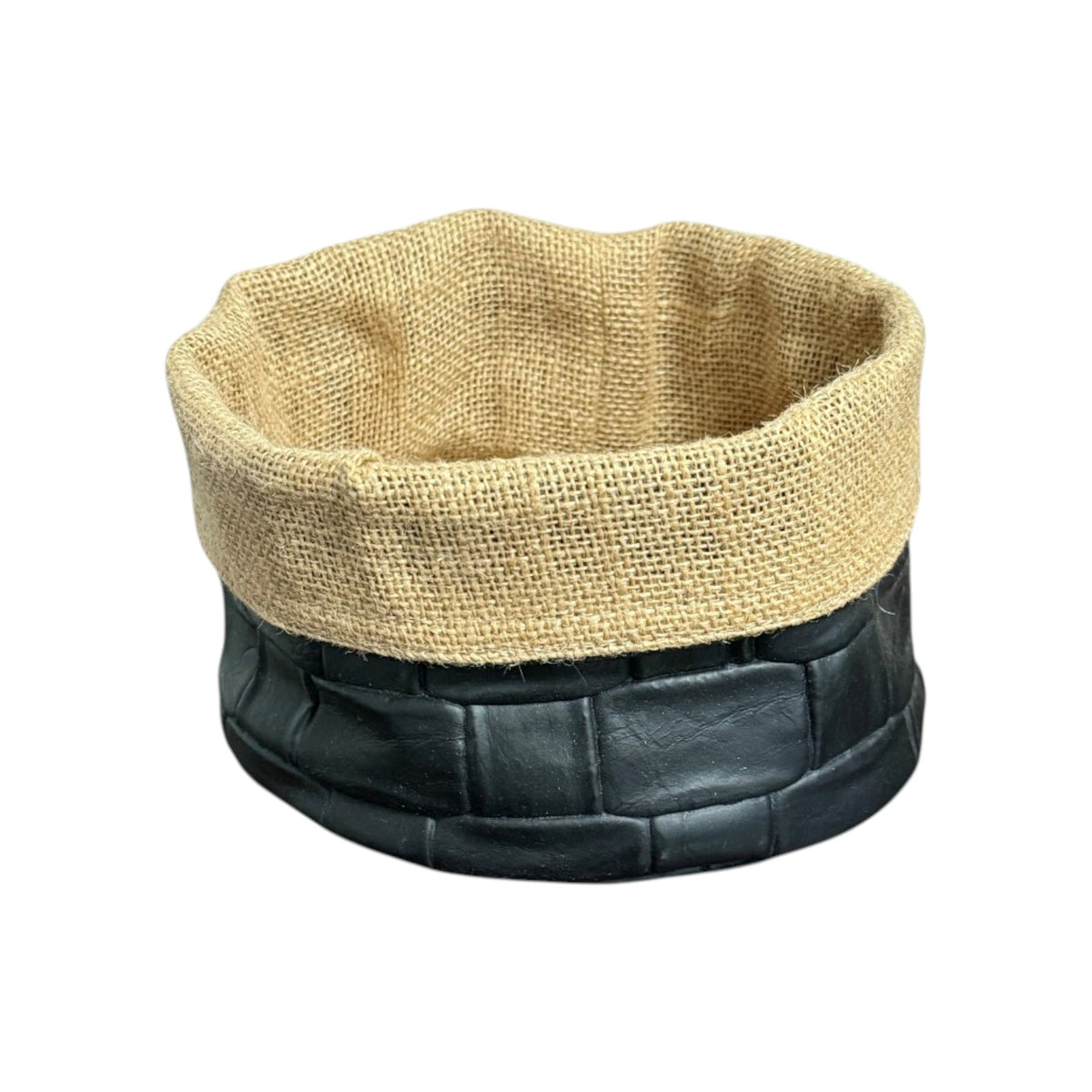 Panière à pain ronde en similicuir imperméable et jute, fabriquée à la main. Facile à entretenir, idéale pour restaurants, hôtels et cafés.