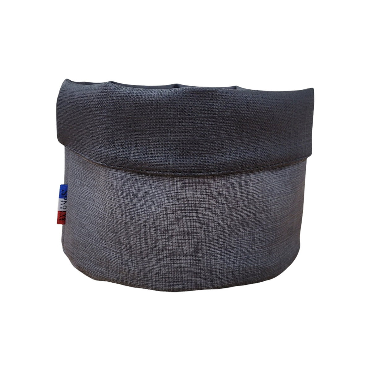 Panière à pain ronde effet tissu, fabriquée à la main dans le nord de la France. Facile à laver, idéale pour restaurants, hôtels et cafés.