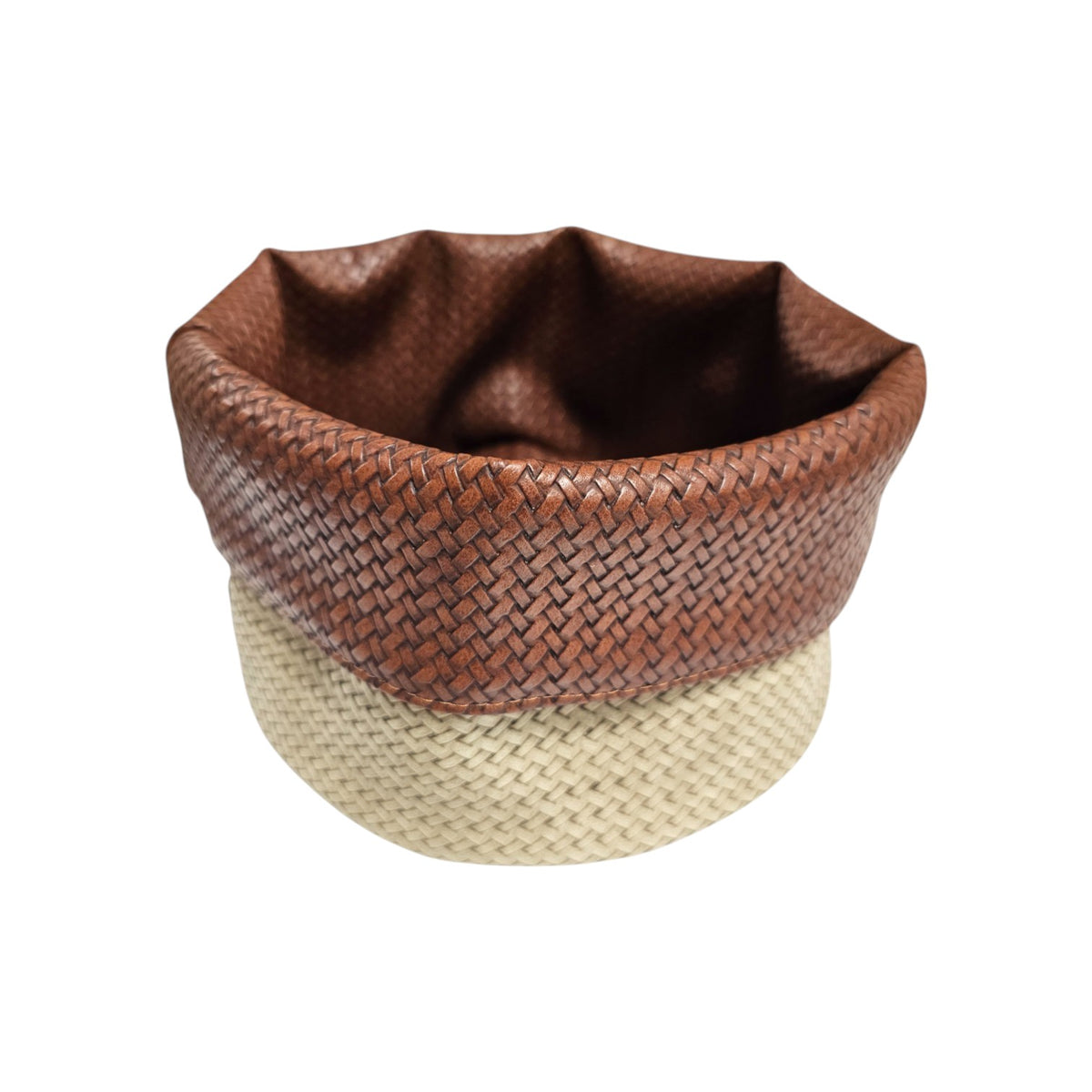Panière à pain ronde effet tissu, fabriquée à la main dans le nord de la France. Facile à laver, idéale pour restaurants, hôtels et cafés.