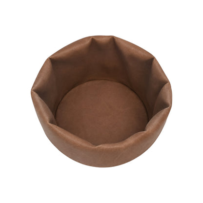 Panière en similicuir imperméable, facile à nettoyer, idéale pour un usage quotidien.