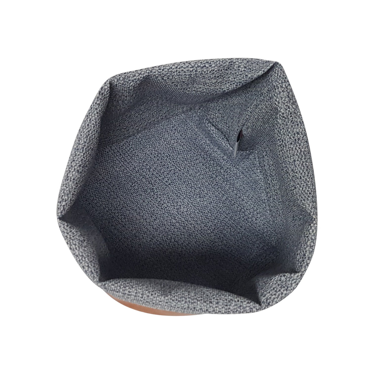 Panière en similicuir imperméable, facile à nettoyer, idéale pour un usage quotidien.