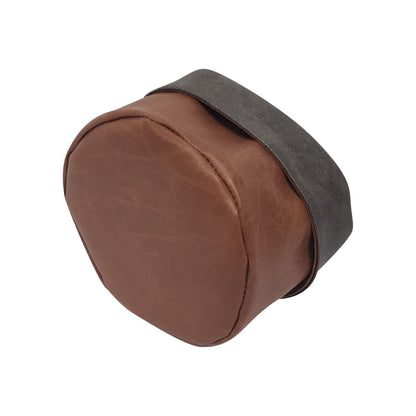 Panière en similicuir imperméable, facile à nettoyer, idéale pour un usage quotidien.