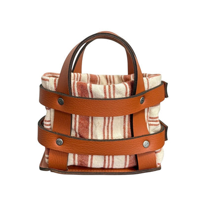Panière en similicuir imperméable et tissu, facile à nettoyer, idéale pour un usage quotidien.